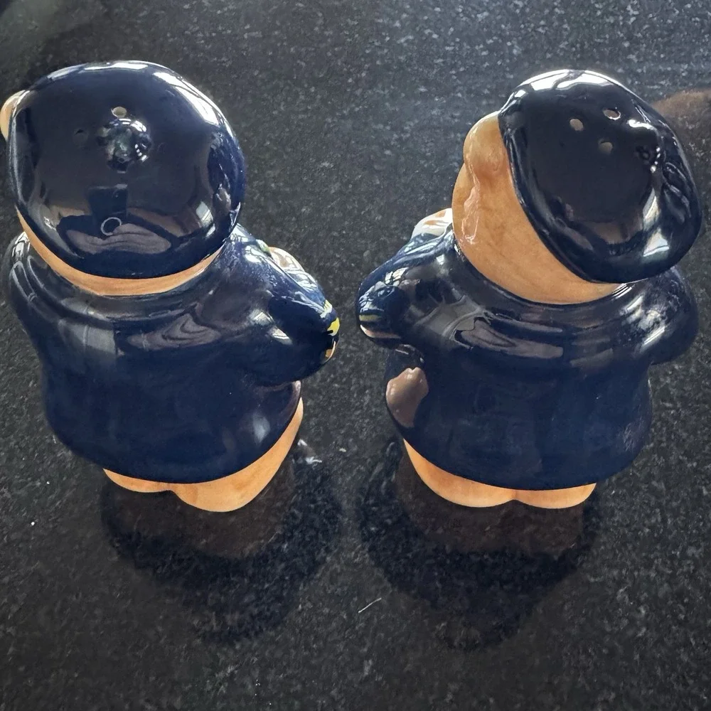 Vintage Artist Bears Salt and‎ Pepper Shaker Set